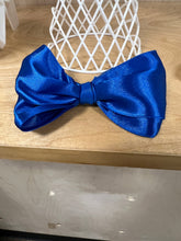 Load image into Gallery viewer, Bows for Maddy